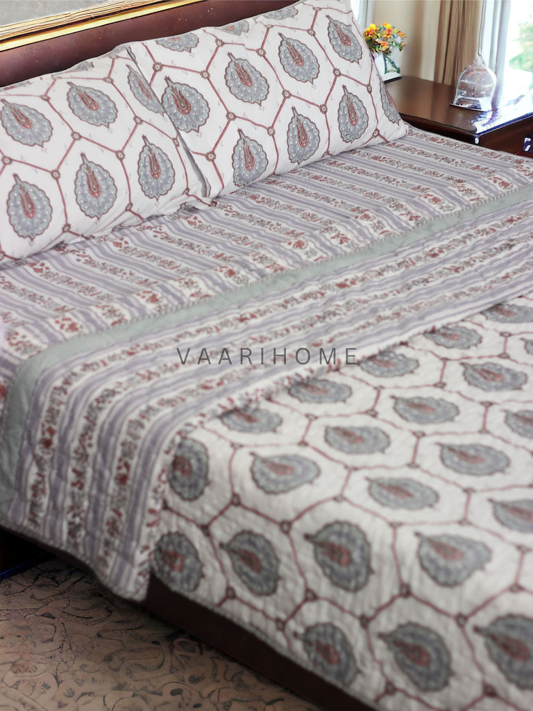 cotton bedding set (bedsheet, quilt and 2 pillowcases)
