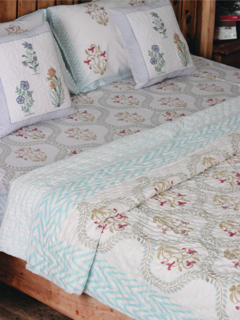 Aasmani cotton bedding set (bedsheet, quilt and 2 pillowcases)